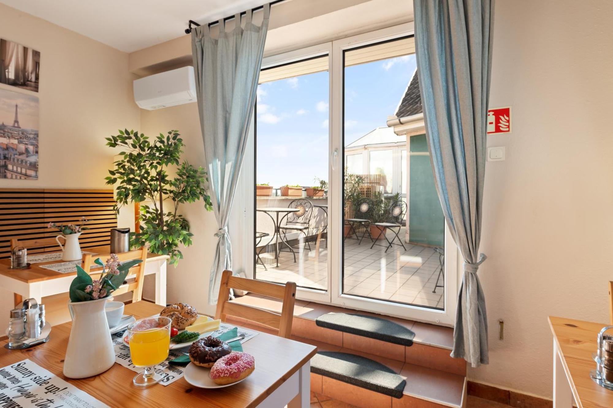 Boulevard City Panzio - Self Check-In, Budapest